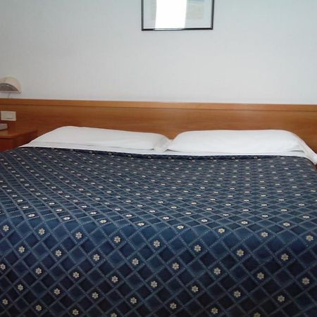Hotel Niki Tribiano Dış mekan fotoğraf