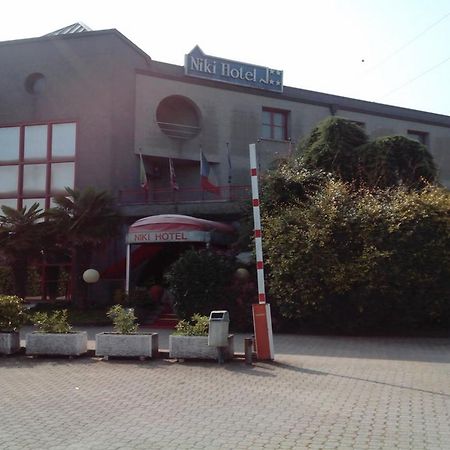 Hotel Niki Tribiano Dış mekan fotoğraf