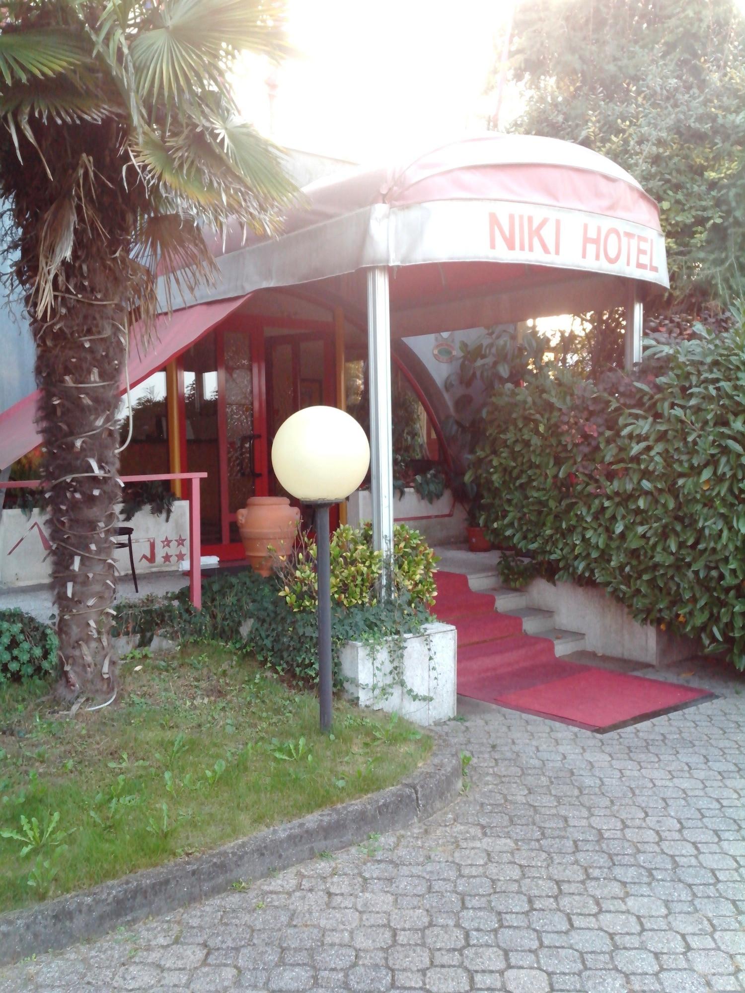 Hotel Niki Tribiano Dış mekan fotoğraf