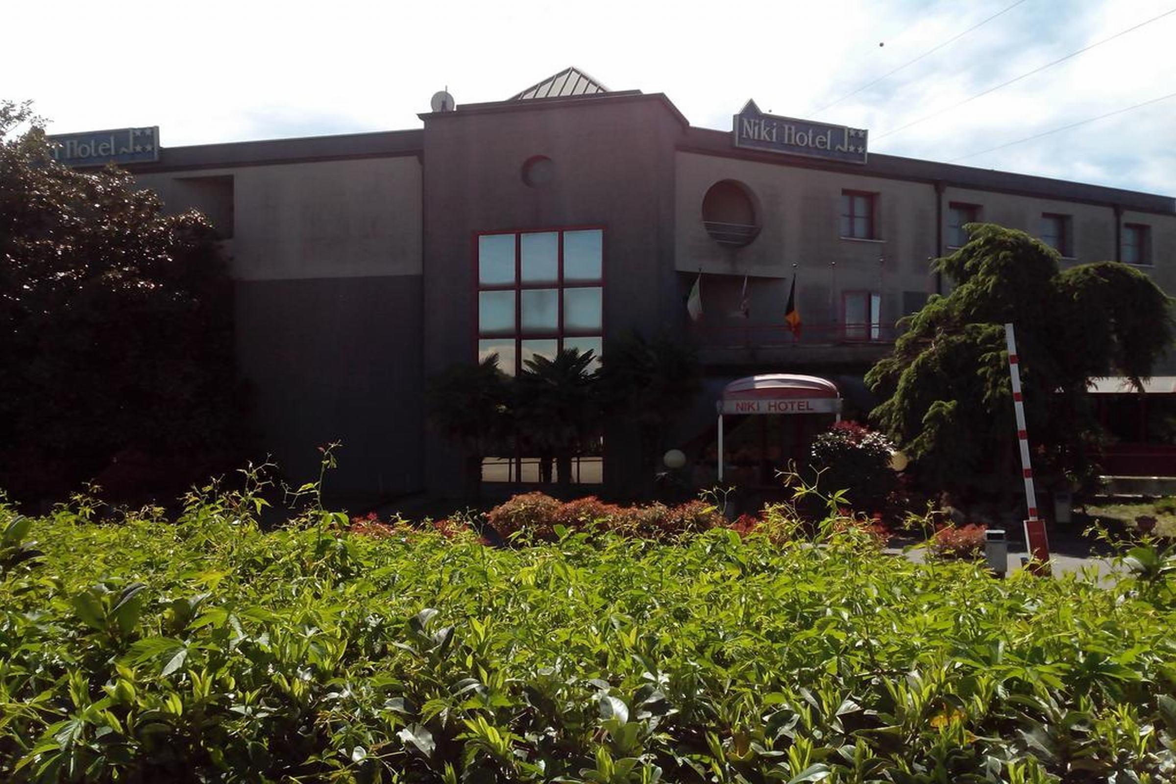 Hotel Niki Tribiano Dış mekan fotoğraf