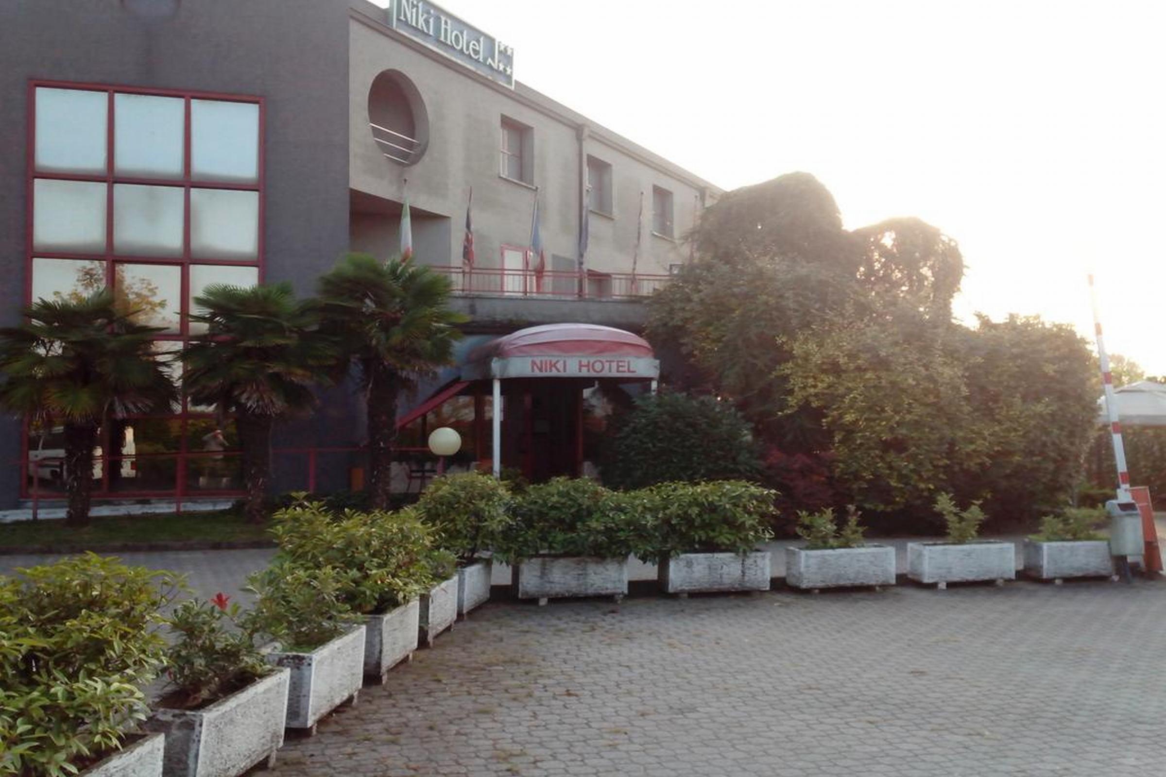 Hotel Niki Tribiano Dış mekan fotoğraf