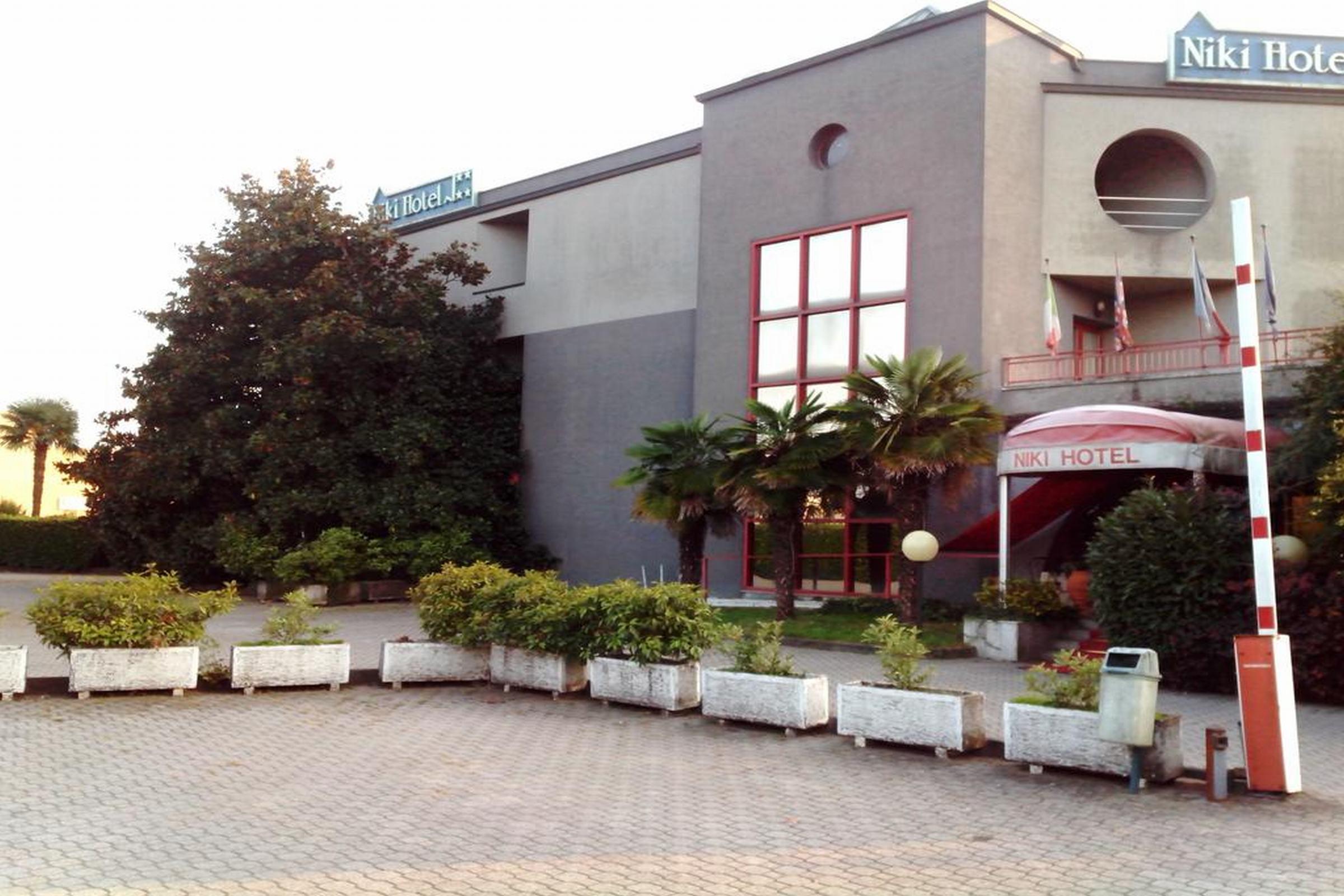 Hotel Niki Tribiano Dış mekan fotoğraf