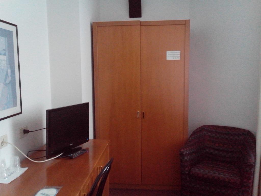 Hotel Niki Tribiano Dış mekan fotoğraf