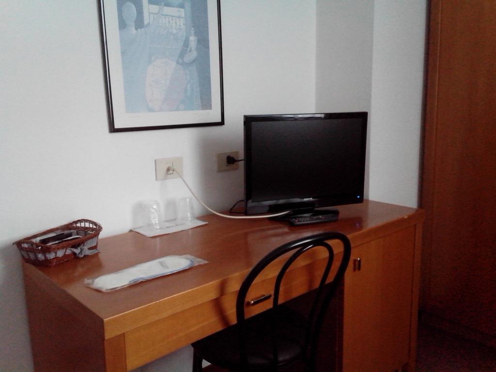 Hotel Niki Tribiano Dış mekan fotoğraf