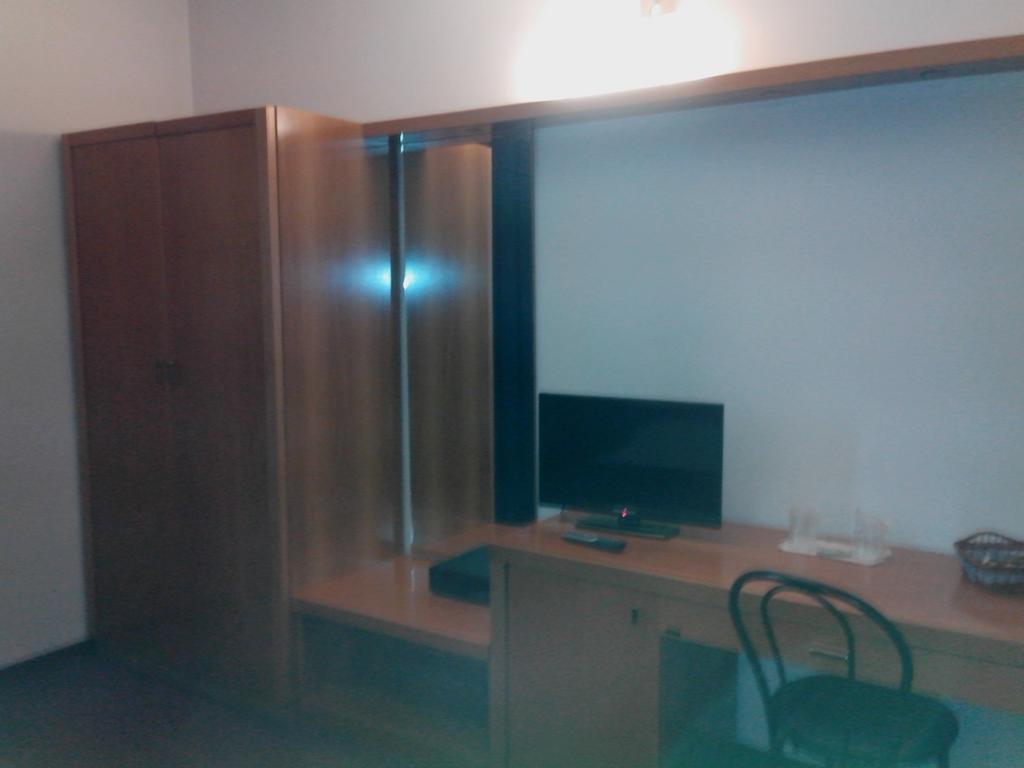 Hotel Niki Tribiano Oda fotoğraf