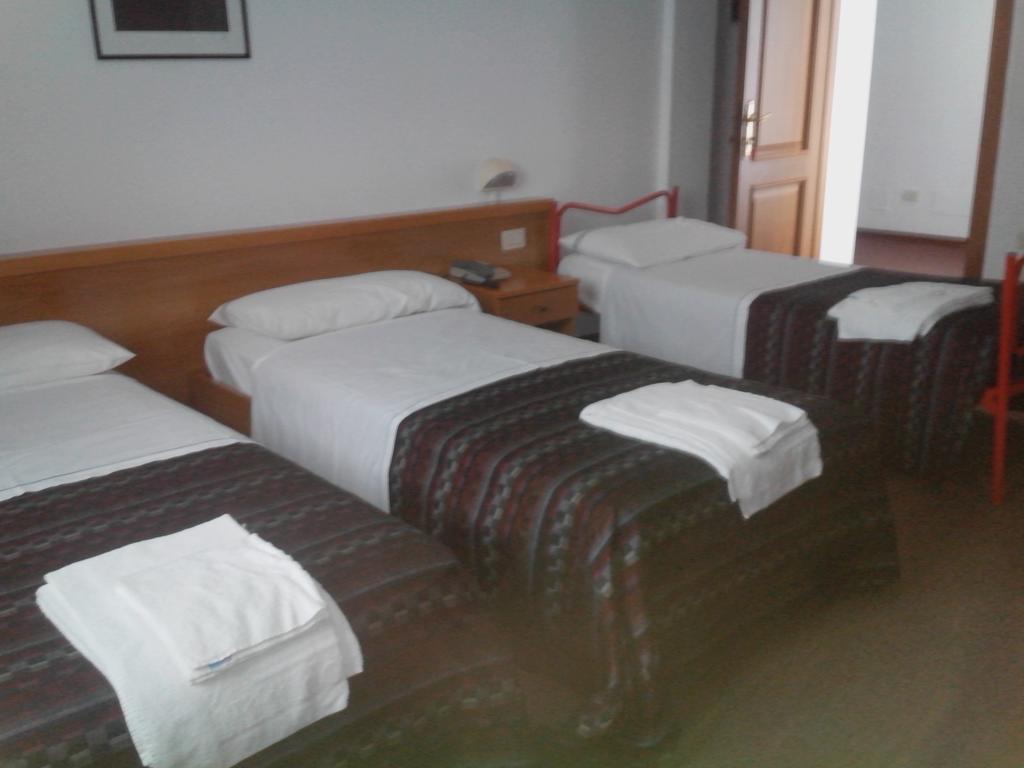 Hotel Niki Tribiano Dış mekan fotoğraf