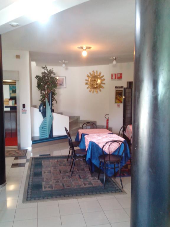 Hotel Niki Tribiano Dış mekan fotoğraf