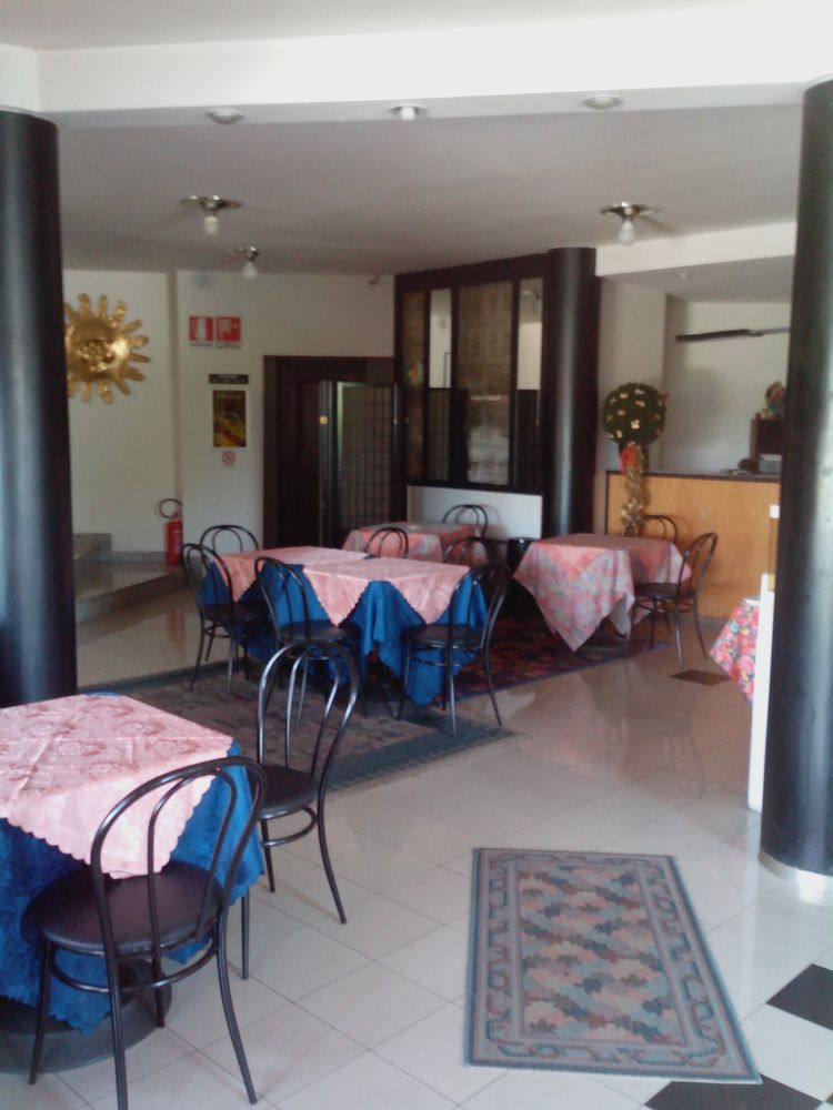 Hotel Niki Tribiano Dış mekan fotoğraf